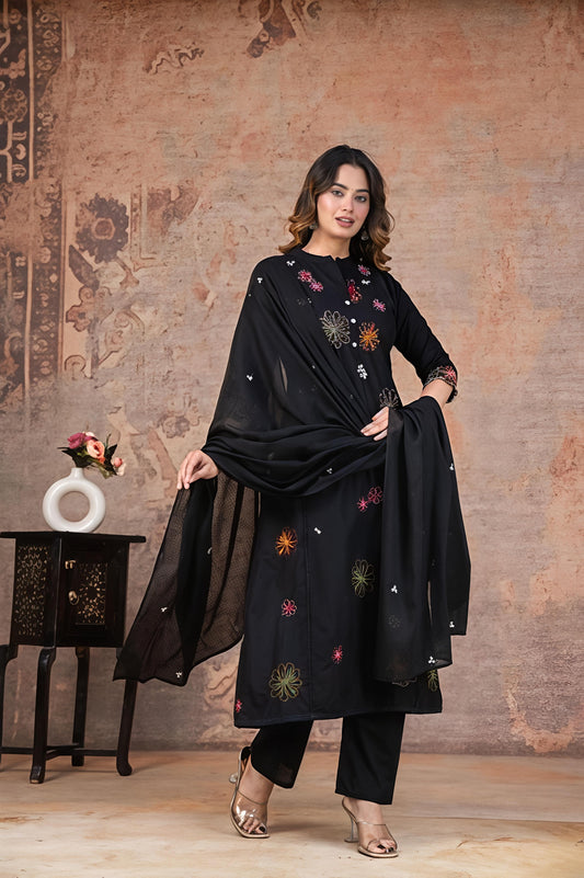 Featuring beautiful Heavy Set which is beautifully decorated All over Handwork🪡on suit and digital print. (SWRK01)