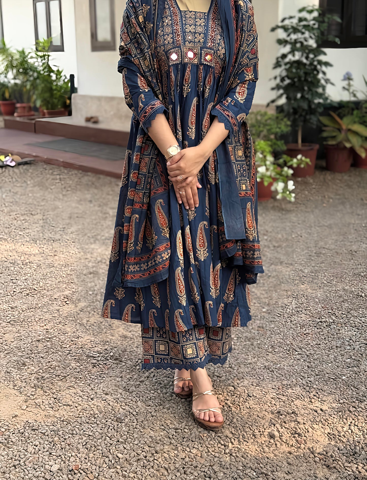 Bring out the adorable side of yourself, as you slip into our most gorgeous outfit from the Cotton collection (RD029)