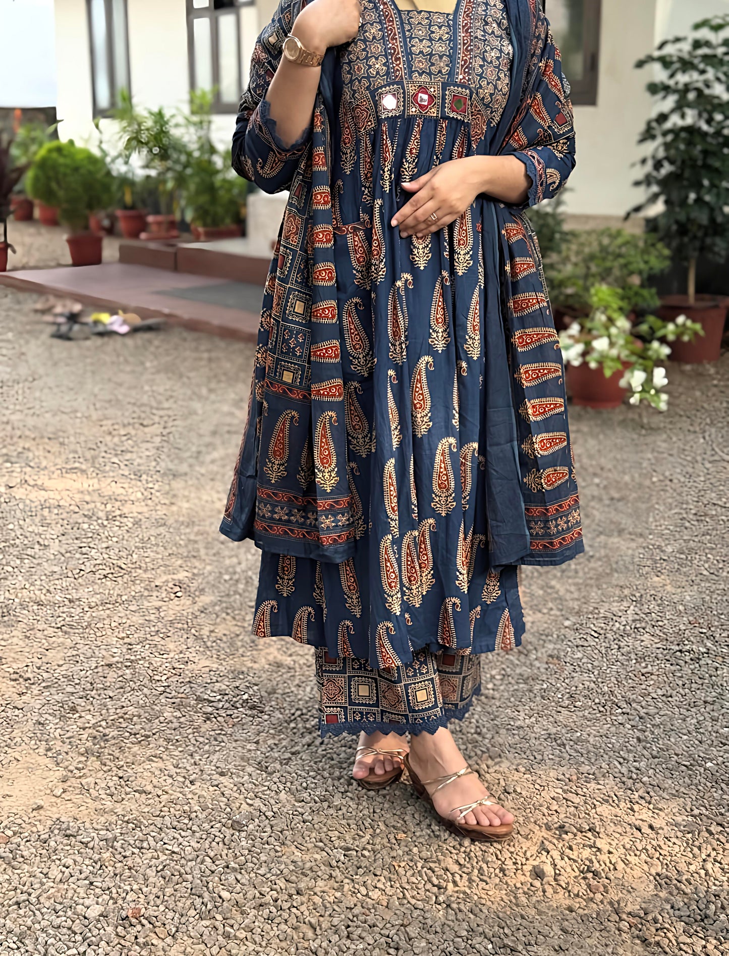 Bring out the adorable side of yourself, as you slip into our most gorgeous outfit from the Cotton collection (RD029)