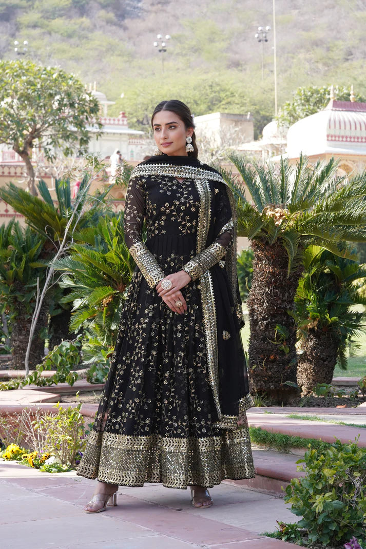 WOMENSAVTAR PREMIUM DESIGNER GOWN WITN DUPATTA