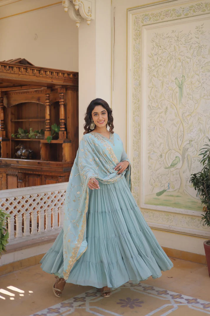 Womensavtar premium gown with dupatta