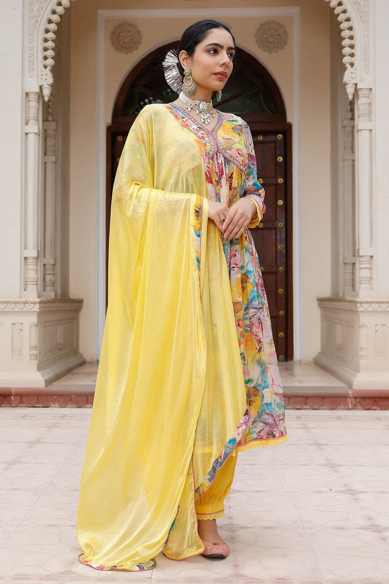 Aaliya Kurti +pant + Dupatta Mark a change in your wardrobe by wearing our exclusive range of suit sets...