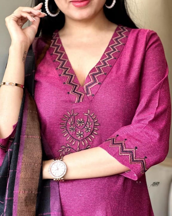 Beautiful premium quality linen duppata enclosed with heavy tassel work on duppata(SWRED33)