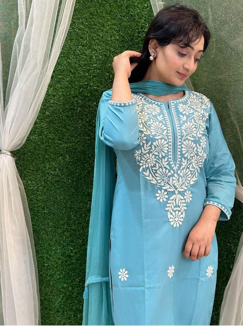 Look straight out of a dreamy movie set as you turn around and walk in this elegant flaired suit ! The perfect of traditional wear