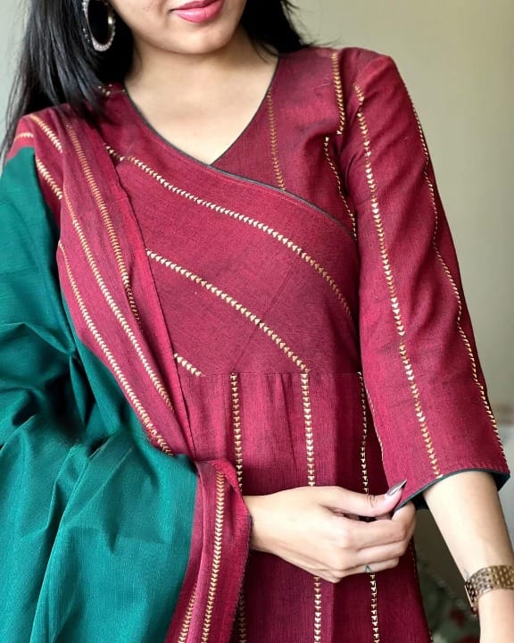 You will be so much in love with this south handloom outfit for combinations of self golden thread handloom south cotton kurta &nbsp;and south cotton pant paired with south cotton duppata golden thread self weaving add a unique vibe.