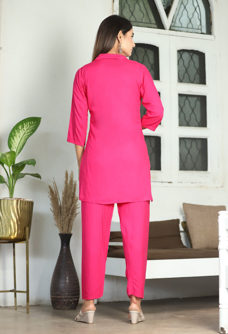 A mirror work kurti paired with pants exudes timeless charm and contemporary elegance.