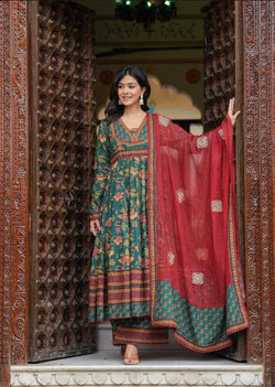 Look straight out of a dreamy movie set as you turn around and walk in this elegant flaired suit ! The perfect of traditional wear