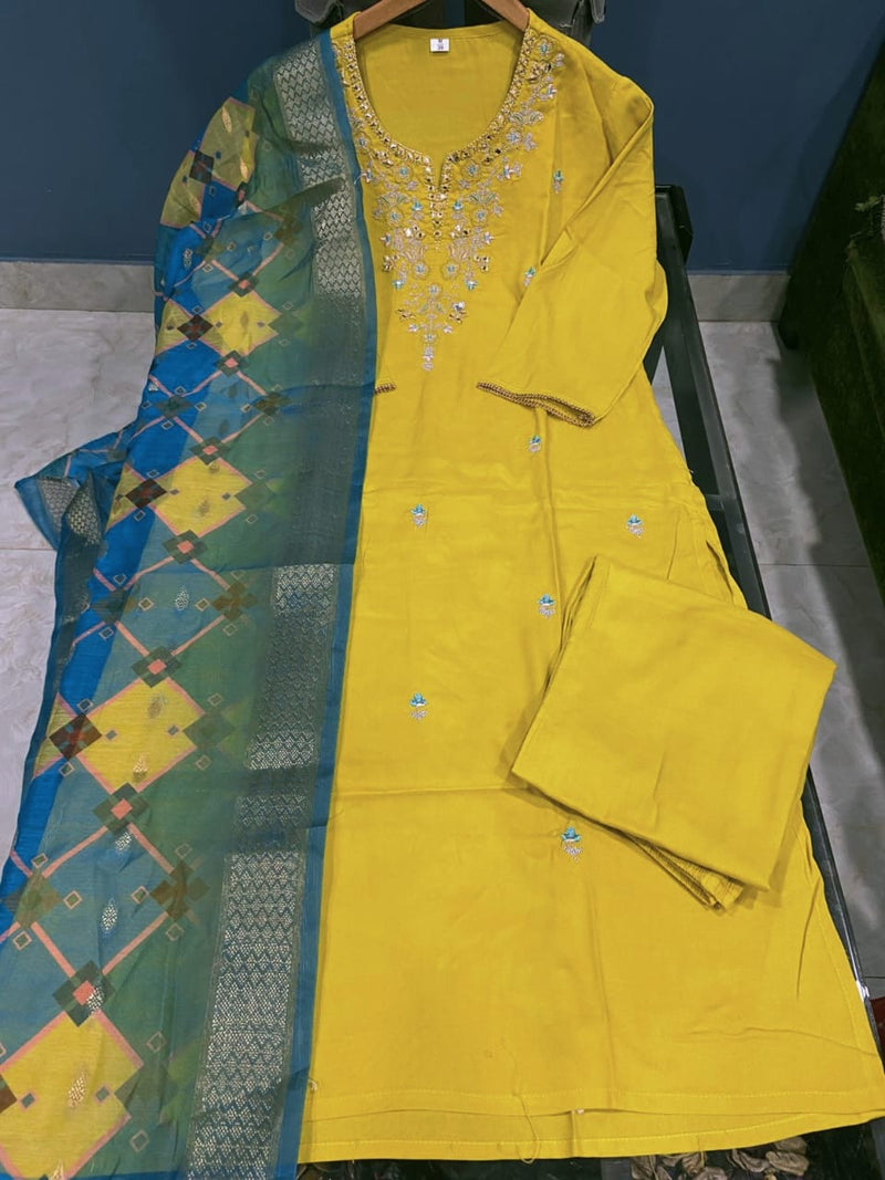 Beautiful Rayon Slub Fabric Kurti With Zari Embroidery + Foil Mirror Work Yoke + Lace Detailing Paired With Pant And Chanderi Silk Digital Print Dupatta☺️ 🫶🏻💃