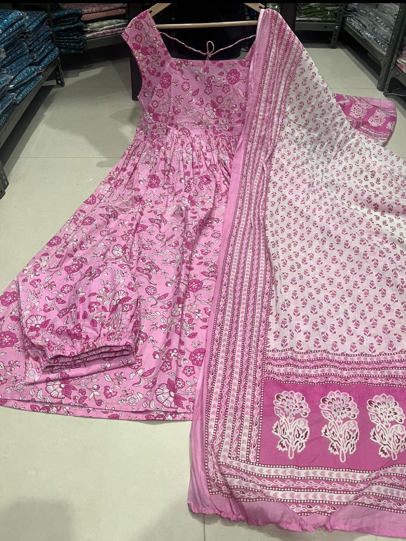 Beautifull 3 piece set(kurti+pant+dupatta)  Sleevless kurti with plazo and dupattaa (NFRD21)