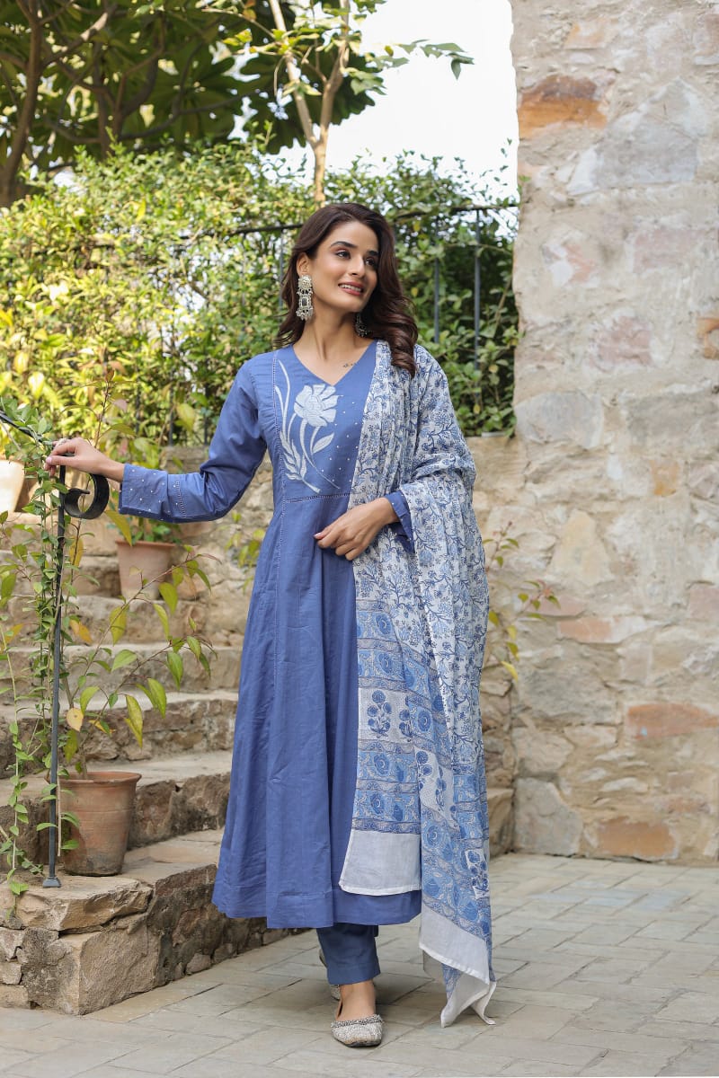 Get perfect casual yet classy look  Premium cotton 60*60 kurti Paired up with pant and full dupatta