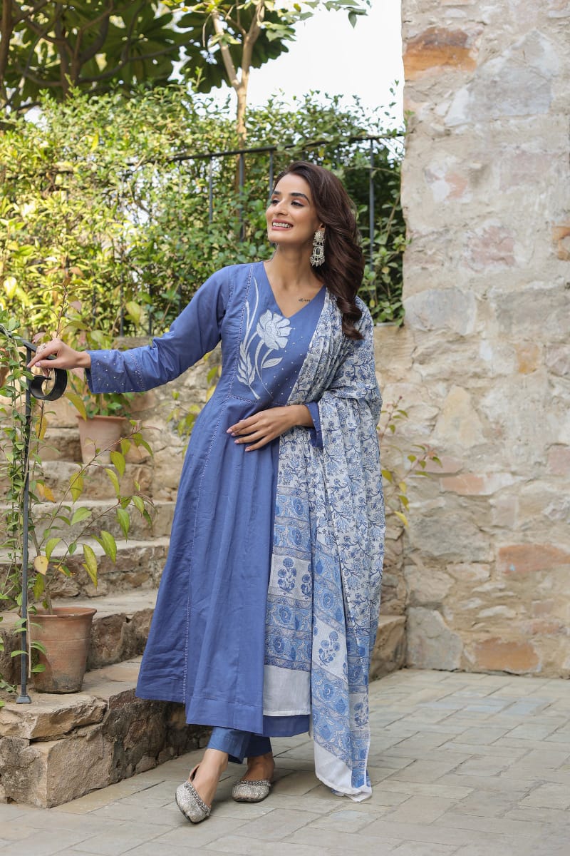 Get perfect casual yet classy look  Premium cotton 60*60 kurti Paired up with pant and full dupatta