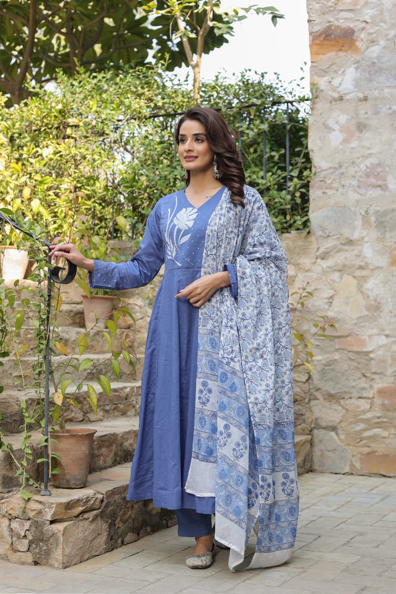 Get perfect casual yet classy look  Premium cotton 60*60 kurti Paired up with pant and full dupatta