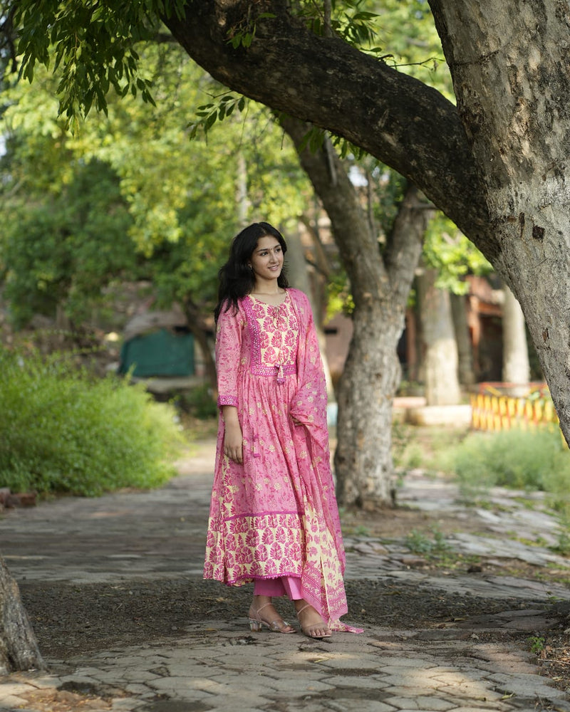 COTTON 60/60 Anarkali kurta with heavy embroidery work neckline all over , COTTON pant and matching malmal dupatta