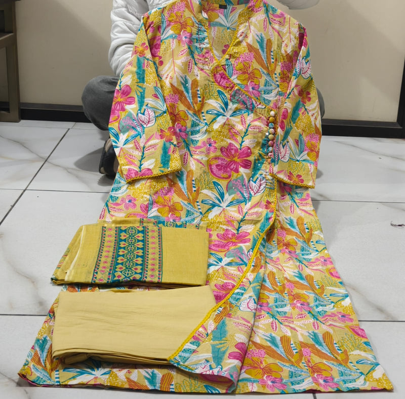 Featuring beautiful Heavy Suit Set which is beautifully decorated with handwork weaving and prints. It is paired with matching pants and dupatta.