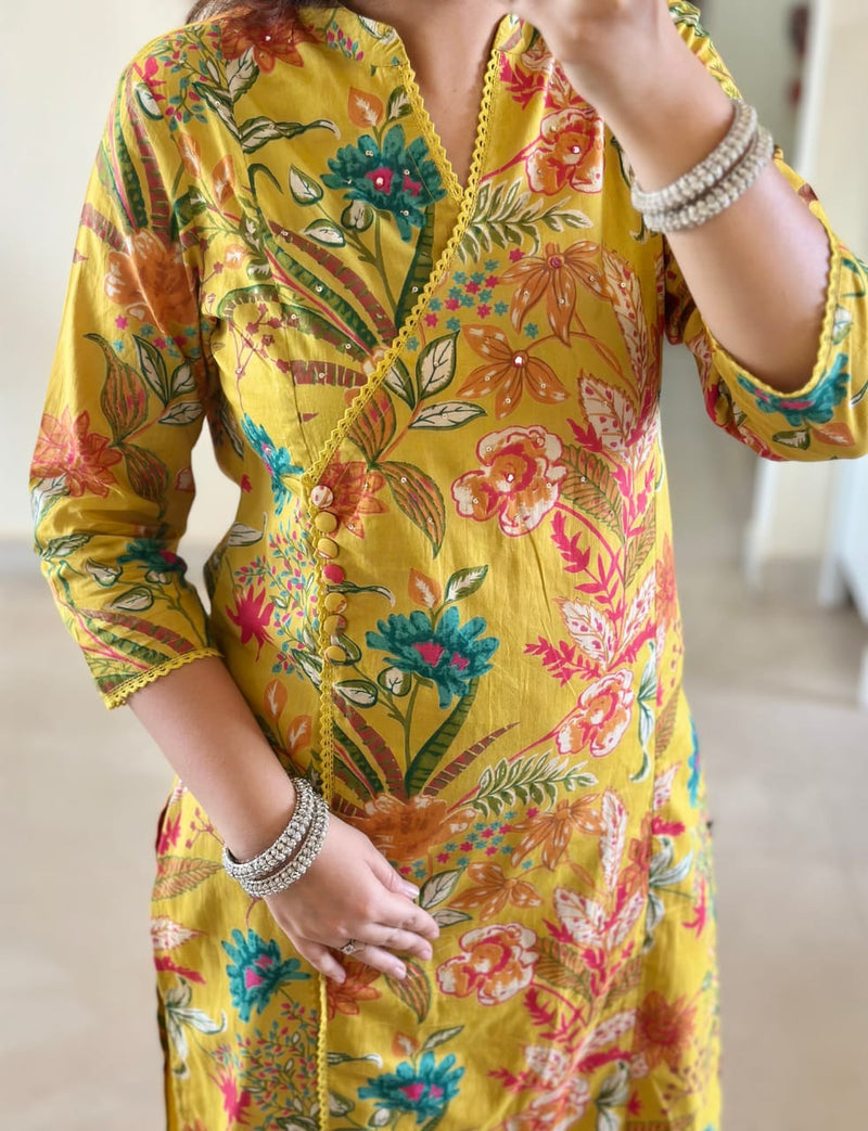 Featuring beautiful Heavy Suit Set which is beautifully decorated with handwork weaving and prints. It is paired with matching pants and dupatta.