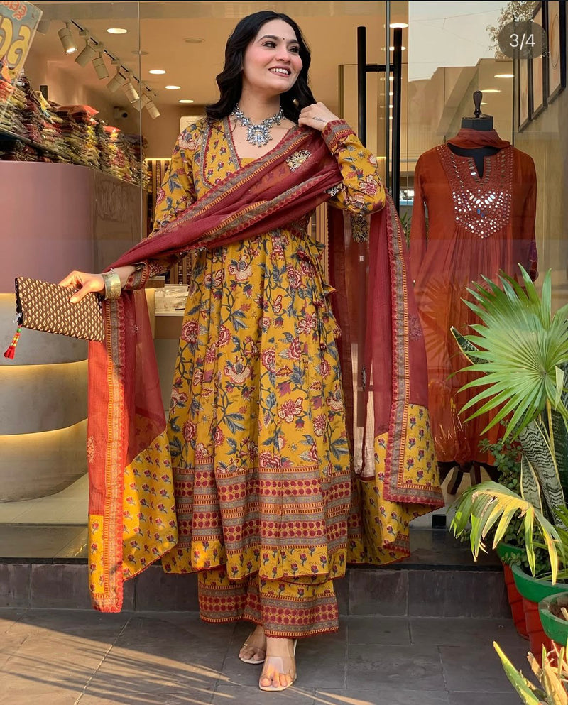 Look straight out of a dreamy movie set as you turn around and walk in this elegant flaired suit ! The perfect of traditional wear