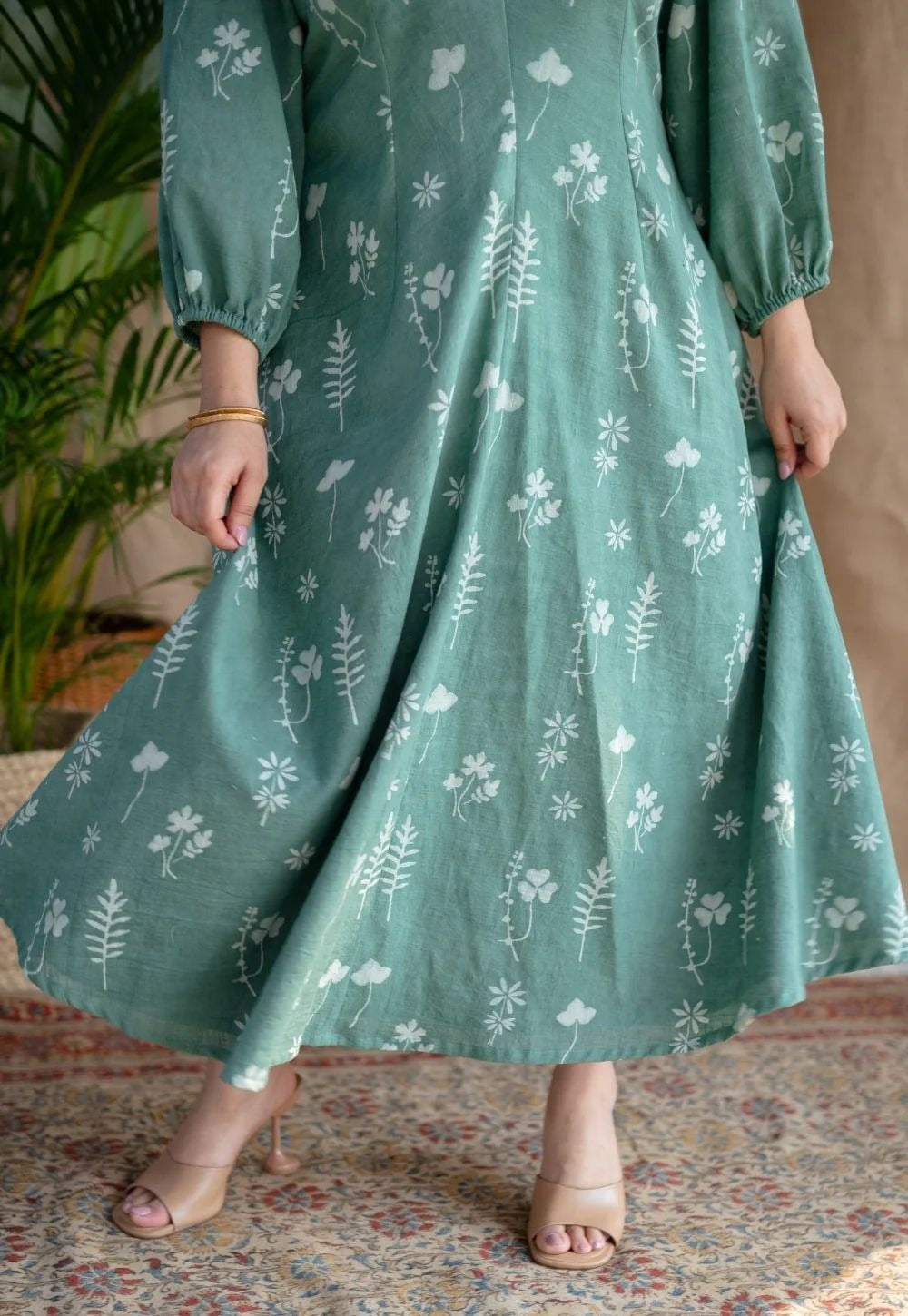 💕💝🦋🥰 look stylish and walk in comfort with our New multi flower Midi with stylish puff slavees set perfect for your wardrobe ☺️ 🫶🏻 (WACD39)