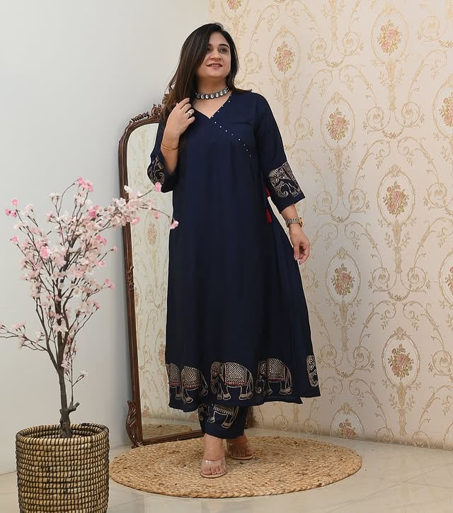 .Upgrade your office wear wardrobe with this classy kurti embroidery work detailing (WACD07)