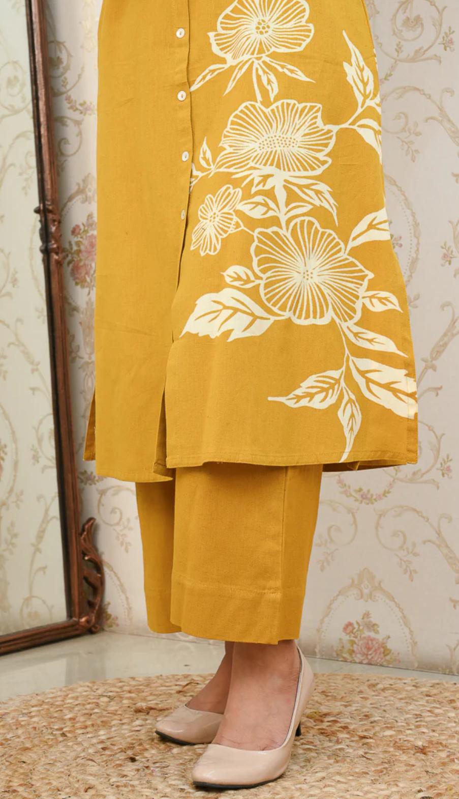 .Look straight out of a dreamy movie set as you turn around and walk in this elegant flaired suit ! The perfect of traditional wear (WACD29)