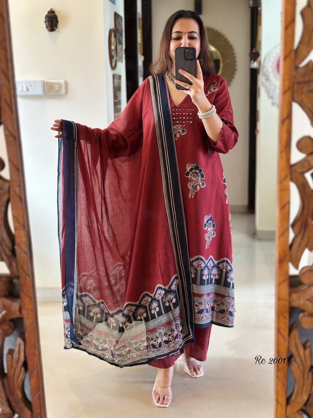 HEVAY DIMOND COTTON FABRIC NECK EMBROIDERY WORK AND PLITES ON YOKE🍃🍁💖(WARED23)