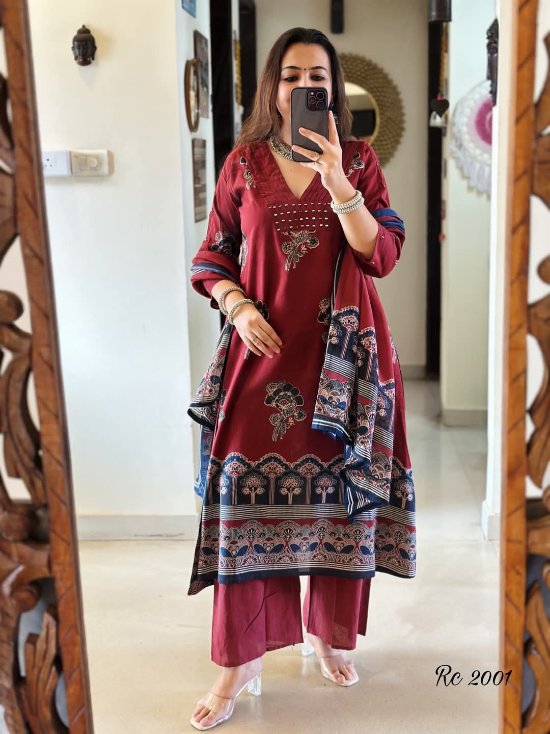 HEVAY DIMOND COTTON FABRIC NECK EMBROIDERY WORK AND PLITES ON YOKE🍃🍁💖(WARED23)