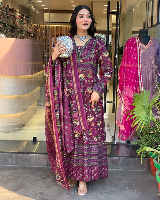 Look straight out of a dreamy movie set as you turn around and walk in this elegant flaired suit ! The perfect of traditional wear(WARED10)