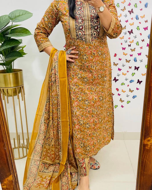 This Kurti,pant dupatta set is perfect for the summer season with its vibrant floral print and confident Plus(WARED416)