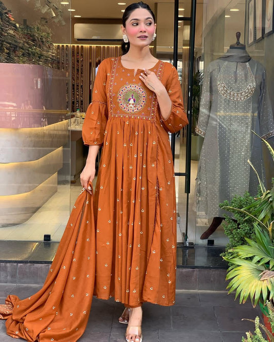 Look straight out of a dreamy movie set as you turn around and walk in this elegant flaired suit(WARED429)