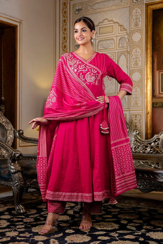 Trending Styling in Famous Floral Embroidery(WARED444)