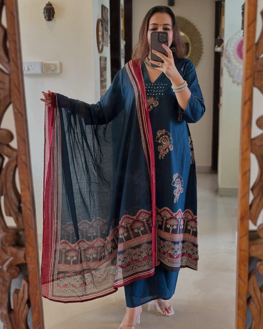 HEVAY DIMOND COTTON FABRIC NECK EMBROIDERY WORK AND PLITES ON YOKE🍃🍁💖(WARED23)01