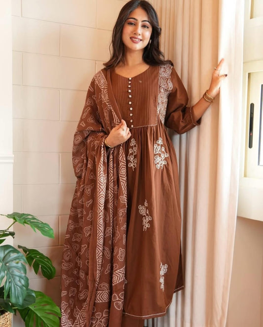 The perfect of traditional wear(WARED475)