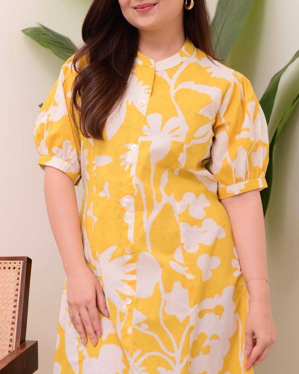 It is decorated with beautiful buttons and amazing floral prints.(WACD134)