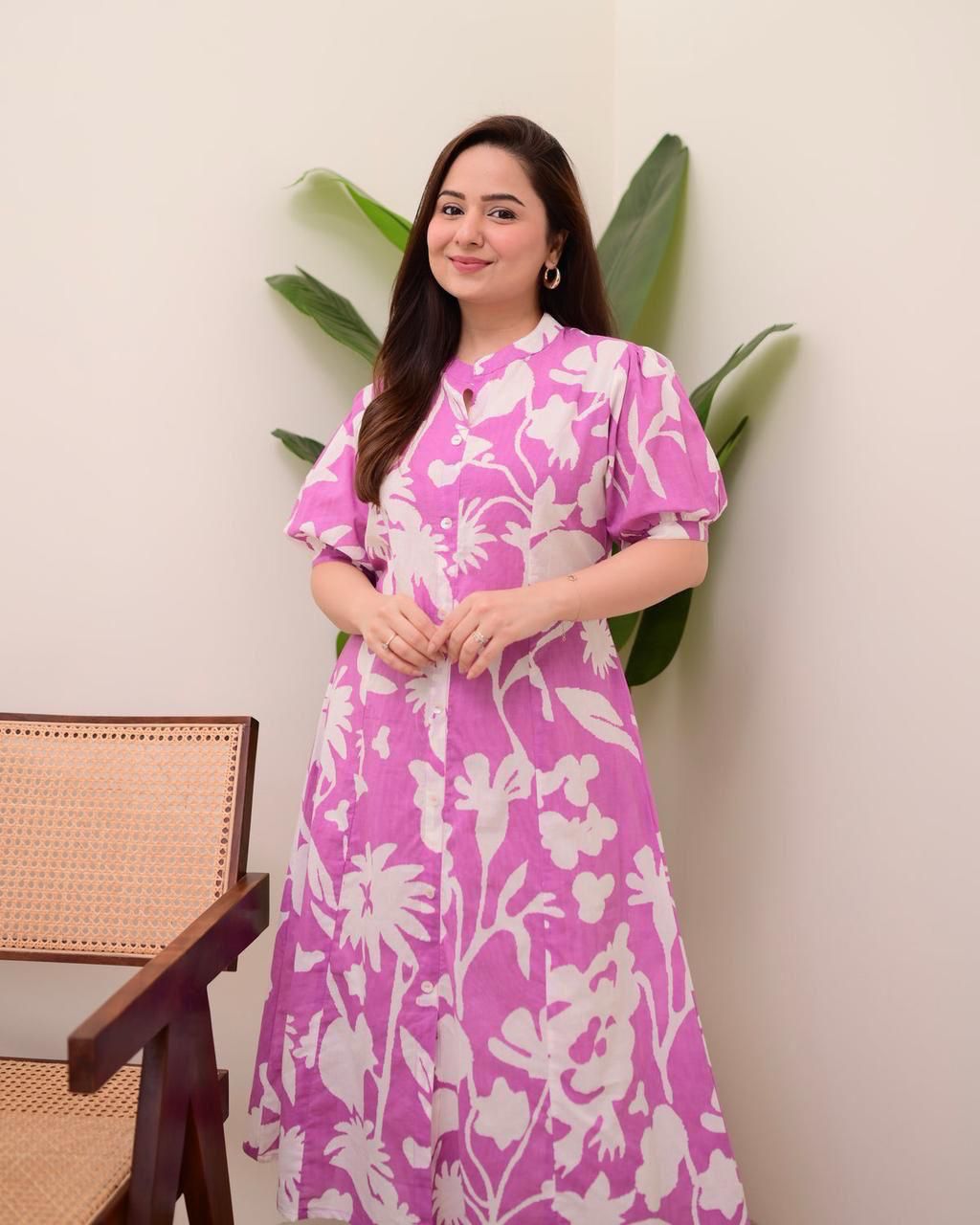 It is decorated with beautiful buttons and amazing floral prints.(WACD135)