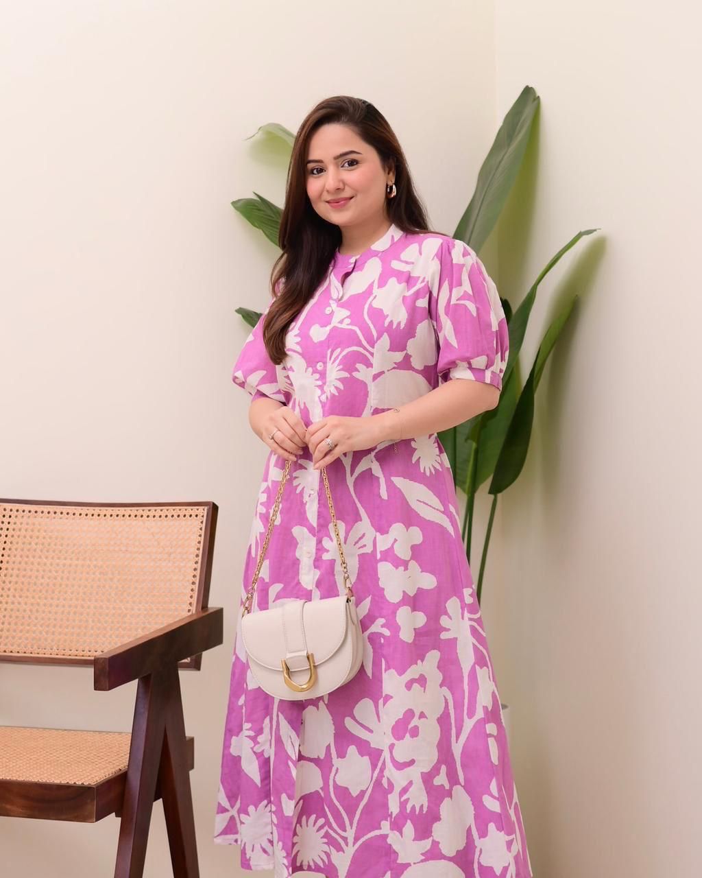 It is decorated with beautiful buttons and amazing floral prints.(WACD135)