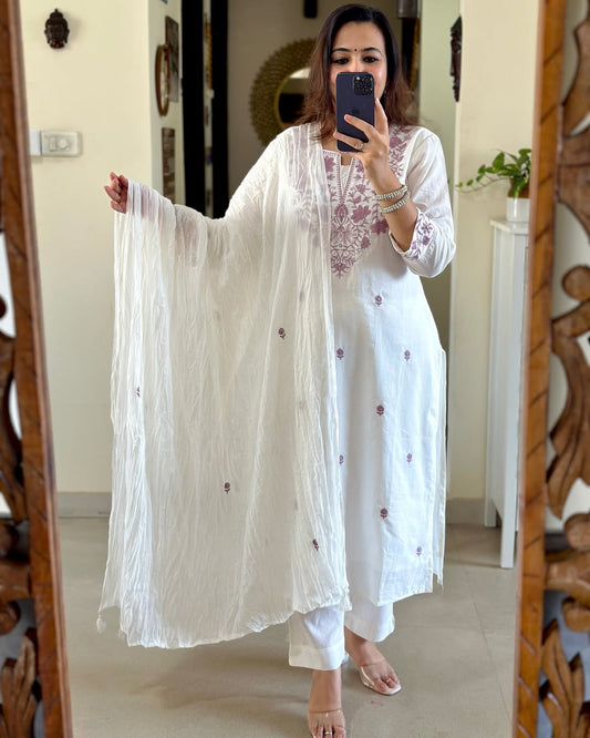 White ishq perfect for all type occasion (WARED485)
