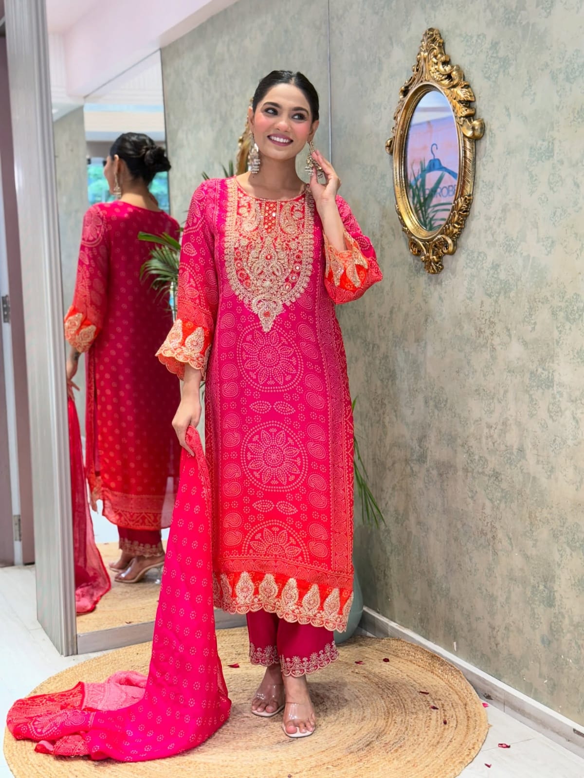 * LONCHING ĐĚSIGNER PARTY WEAR TOP AND BOTAM . WITH FANCY DUPPATA AND EMBROIDERY WORK*