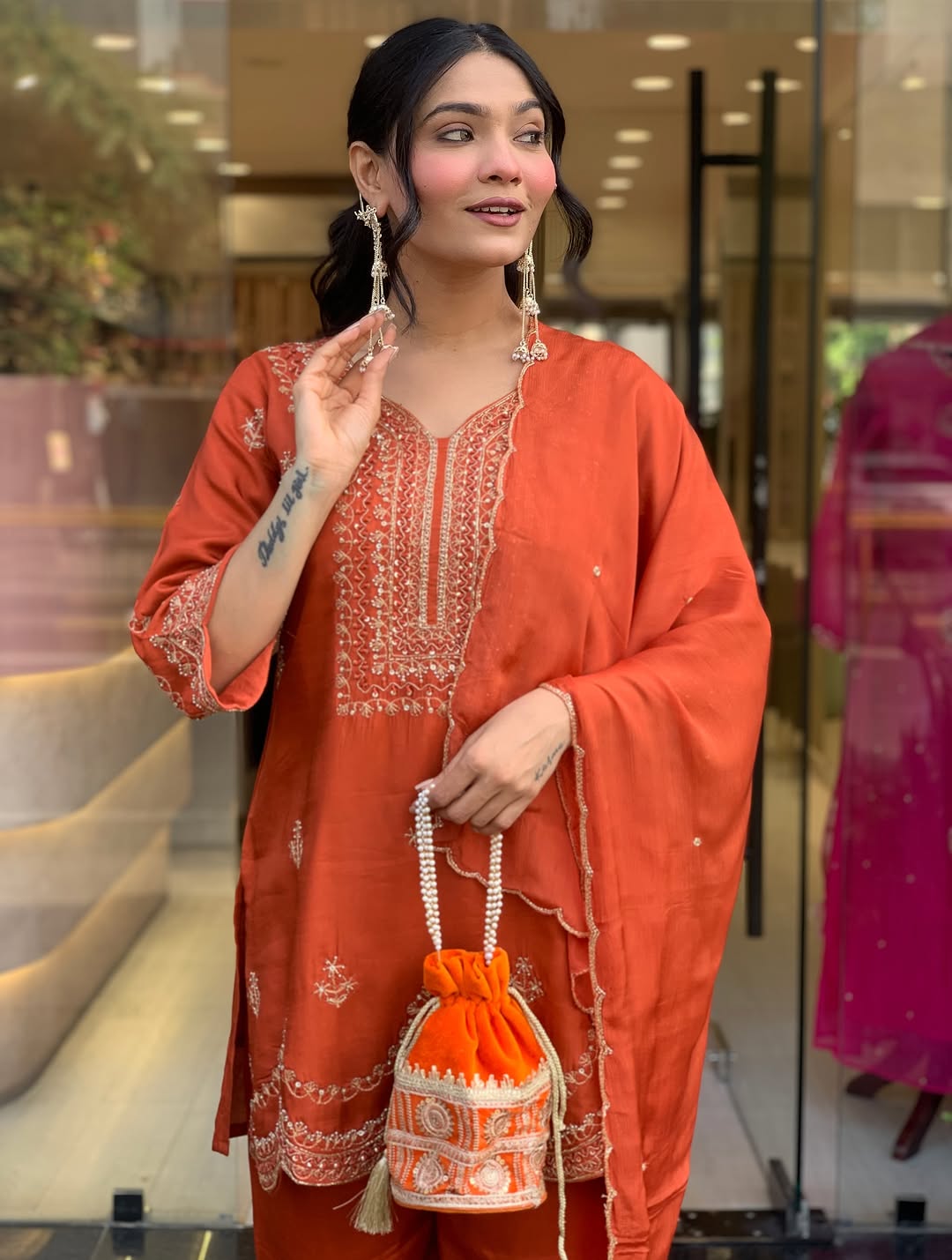 🪄 Pure Roman Silk Fabric Is A Luxurious, Shinning And Breathable Fabric Known for Its Fashion and Comfort. (WARD5996)