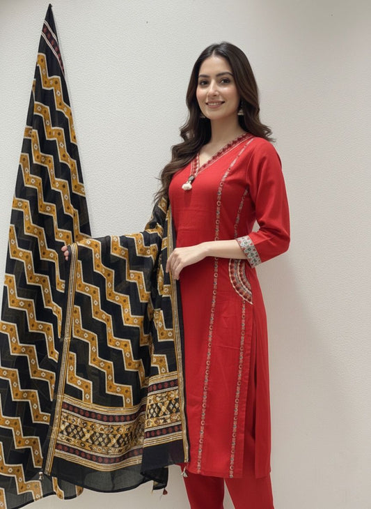 Featuring beautiful Heavy Set which is beautifully decorated All over Handwork🪡on suit Roamn Silk  (SWDH05)