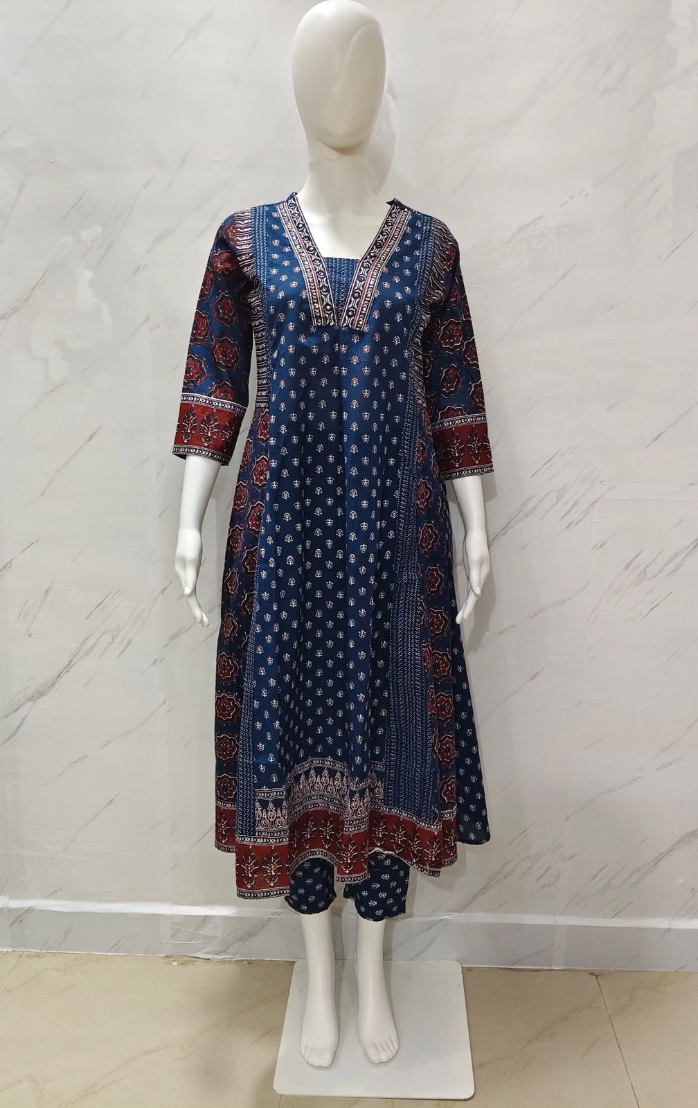 New stylish and affordable beautiful look straight set with beautiful print and fabric pure Cotton💃💃 (SWSK06)