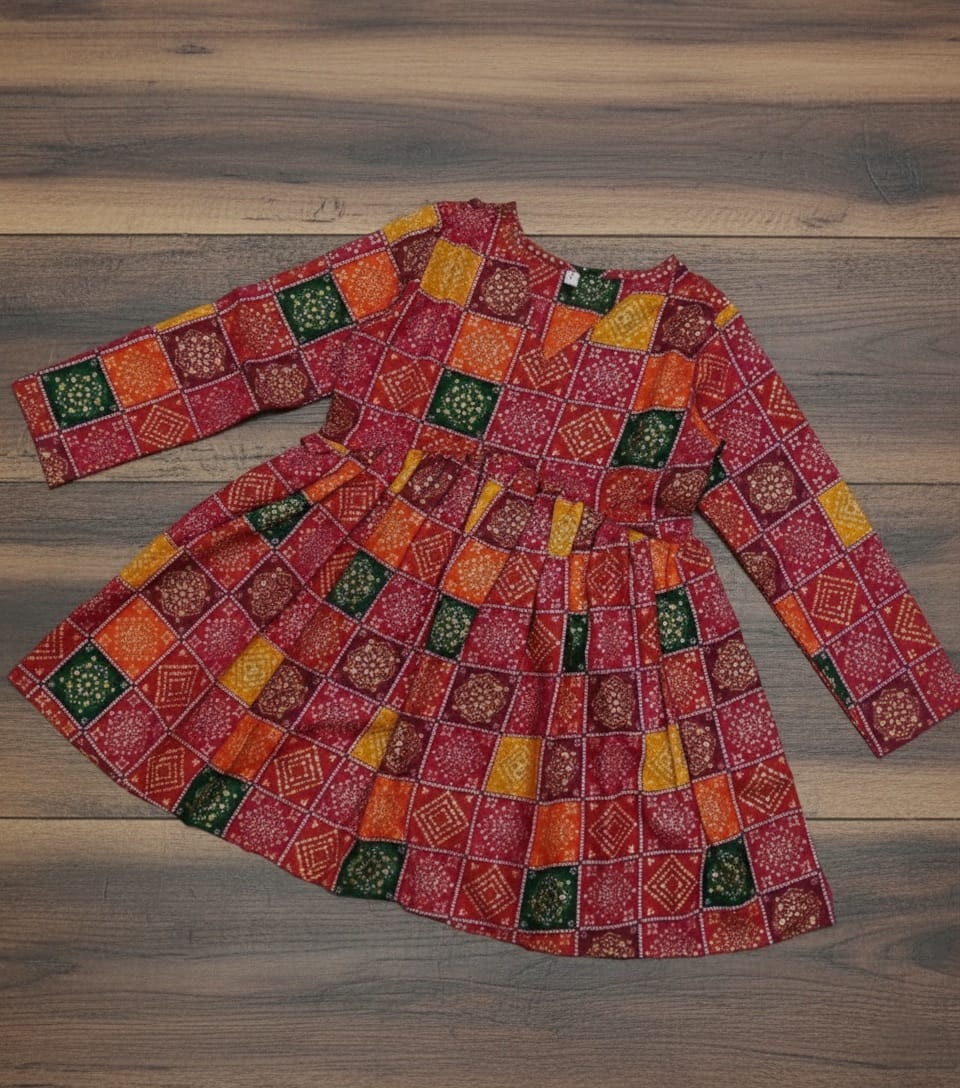 Featuring beautiful Heavy Suit Set which is beautifully decorated foil🌼 Work🪡. (RRD01)