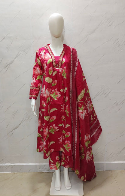 Suitswala  New stylish and affordable beautiful look straight alia cut set with beautiful print and fabric pure Cotton💃💃(SWSK14)