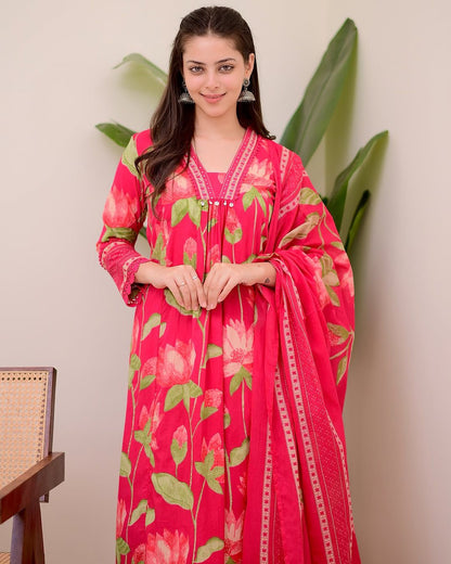 Suitswala  New stylish and affordable beautiful look straight alia cut set with beautiful print and fabric pure Cotton💃💃(SWSK14)