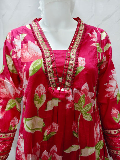 Suitswala  New stylish and affordable beautiful look straight alia cut set with beautiful print and fabric pure Cotton💃💃(SWSK14)