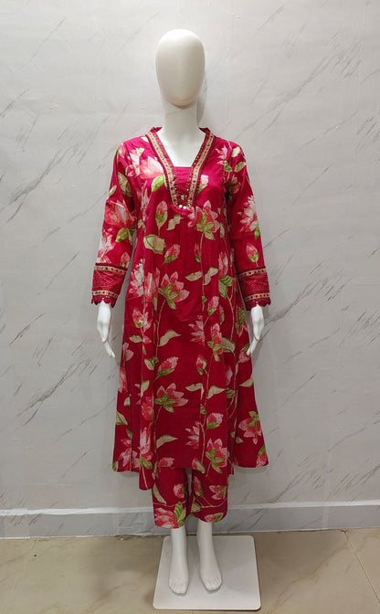 Suitswala  New stylish and affordable beautiful look straight alia cut set with beautiful print and fabric pure Cotton💃💃(SWSK14)