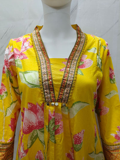 Suitswala  New stylish and affordable beautiful look straight alia cut set with beautiful print and fabric pure Cotton💃💃(SWSK14)