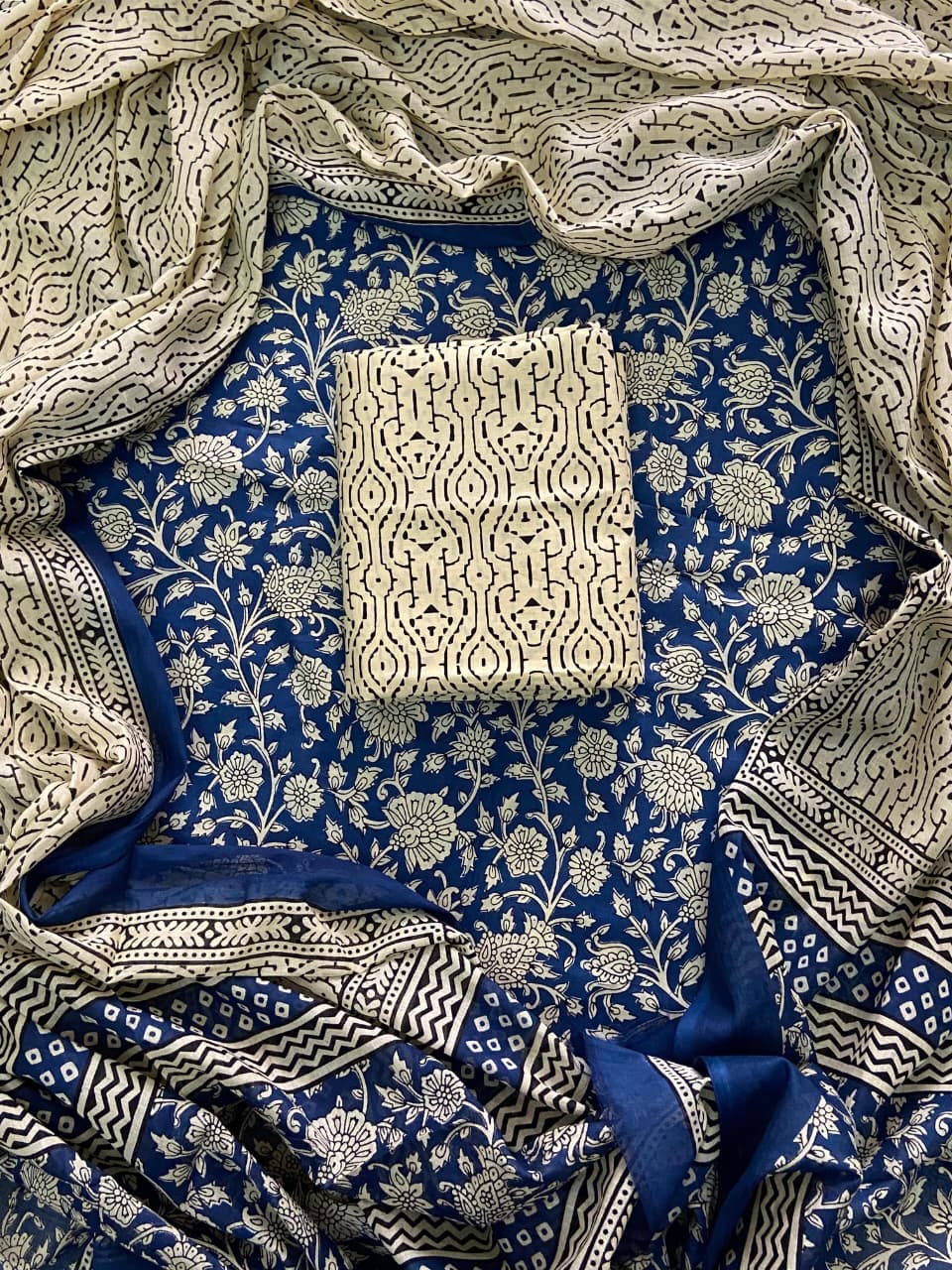 ELEGANT HAND BLOCK PRINT COTTON SUIT SET WITH MULMUL DUPATTA(WACOTMU11)