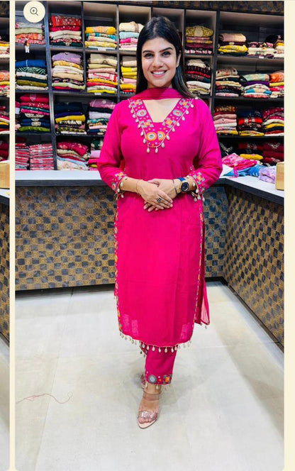 Flaunt the amazing pink RANI color of this suit in your upcoming festivities. The divine and luxurious fabric (SWSK23)