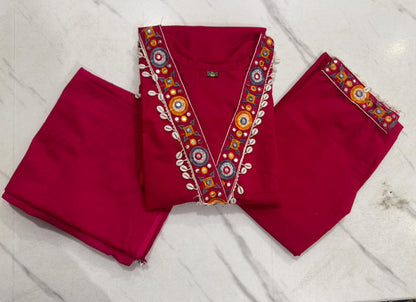 Flaunt the amazing pink RANI color of this suit in your upcoming festivities. The divine and luxurious fabric (SWSK23)