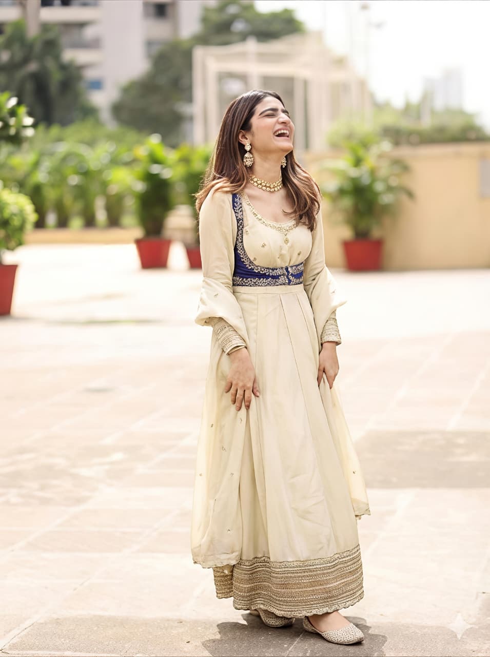 NEW LAUNCHING 3 PIECE SUIT SET WITH BEAUTIFUL YOKE (RRRD32)