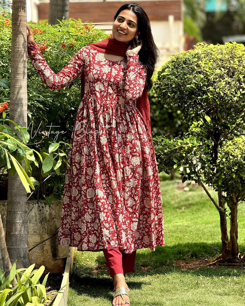 💃 *Beautiful Heavy Anarkali Kurti Pant and Kota doria Dupatta*💃💃💃